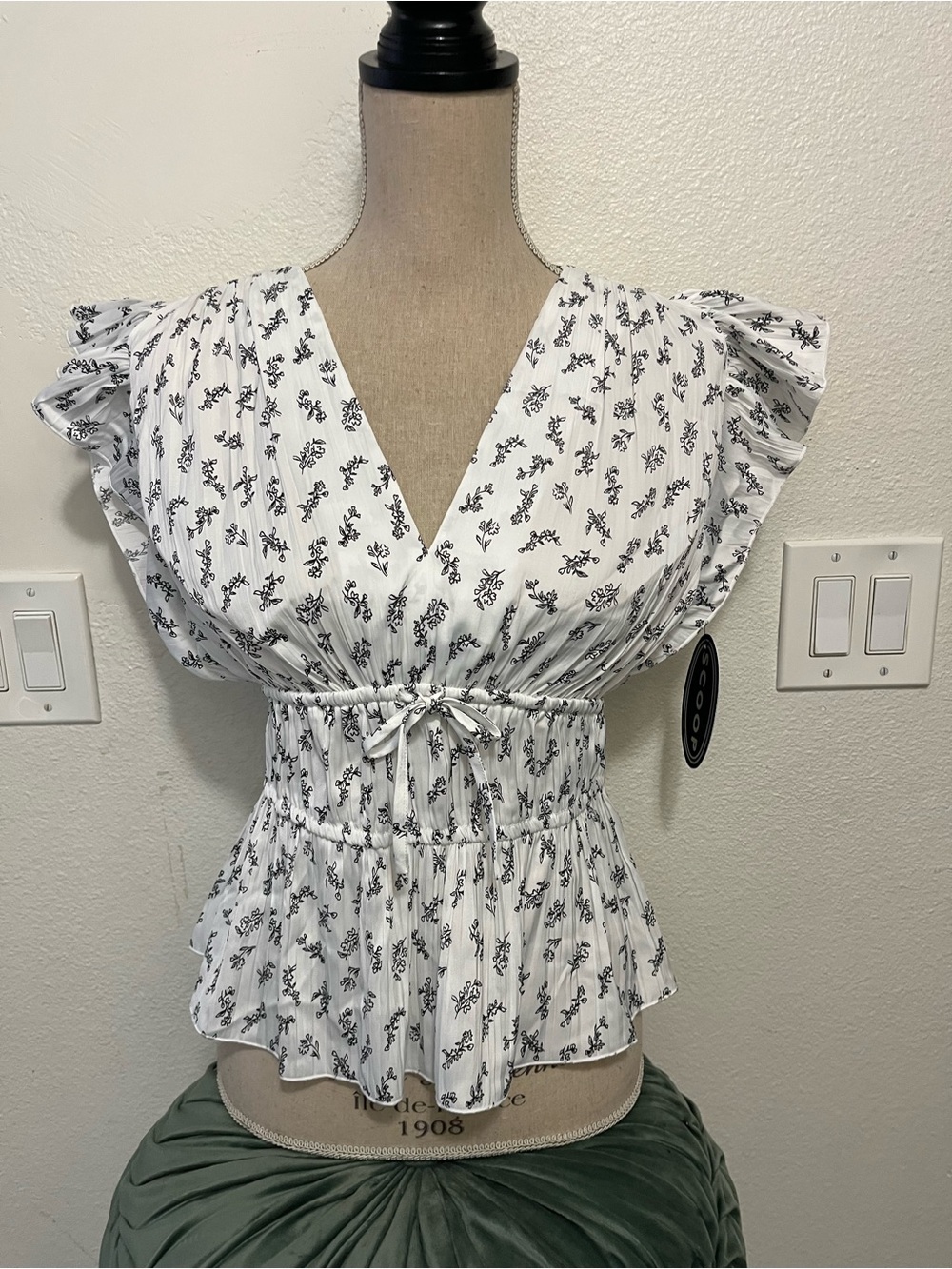 White Floral V-Neck Smocked Peplum Blouse
